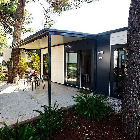 Waterman Village 4*