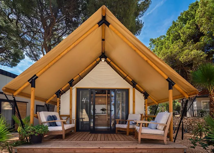 Waterman Village 4*