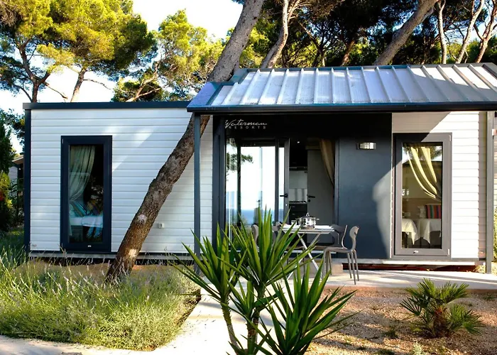Waterman Village 4*