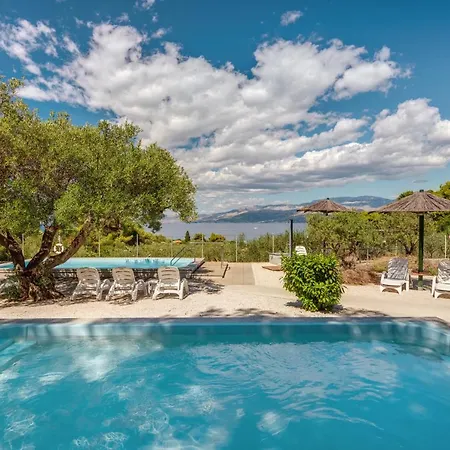 Waterman Village 4*