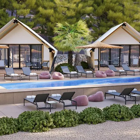Waterman Village 4*