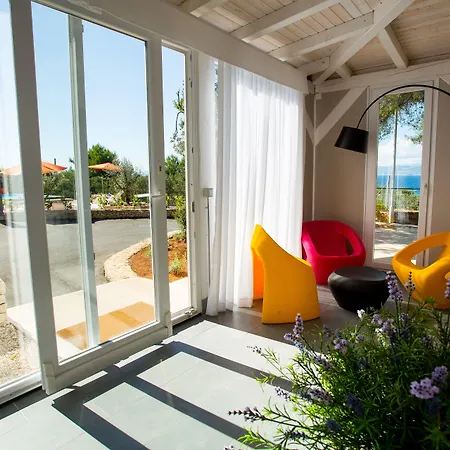 Waterman Village 4*