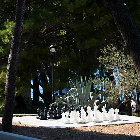 Waterman Village 4* Supetar