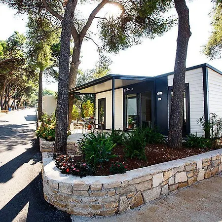 Waterman Village Holiday park 4*