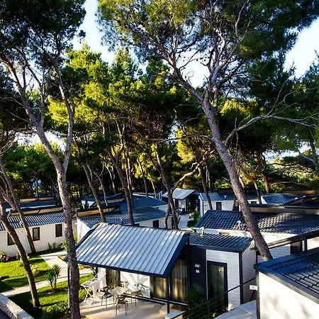 Waterman Village 4*