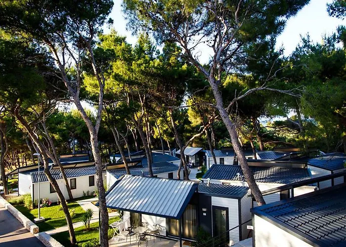 Waterman Village 4*