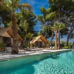 Waterman Village 4*