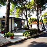Waterman Village Holiday park 4*